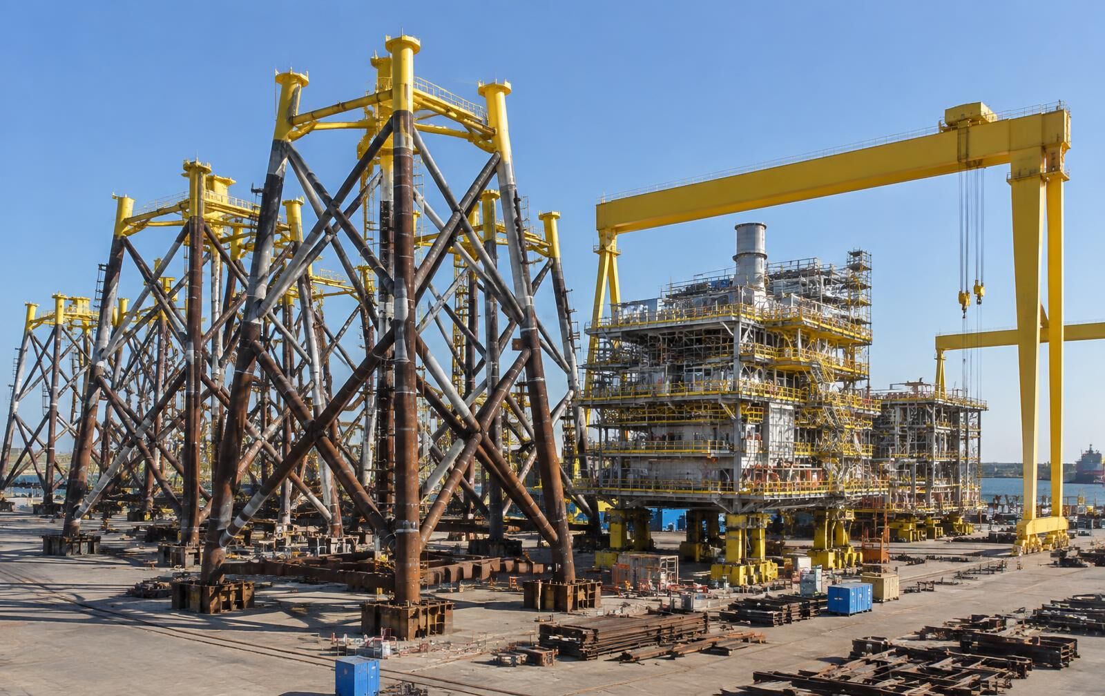Offshore process module fabrication facility in daylight
